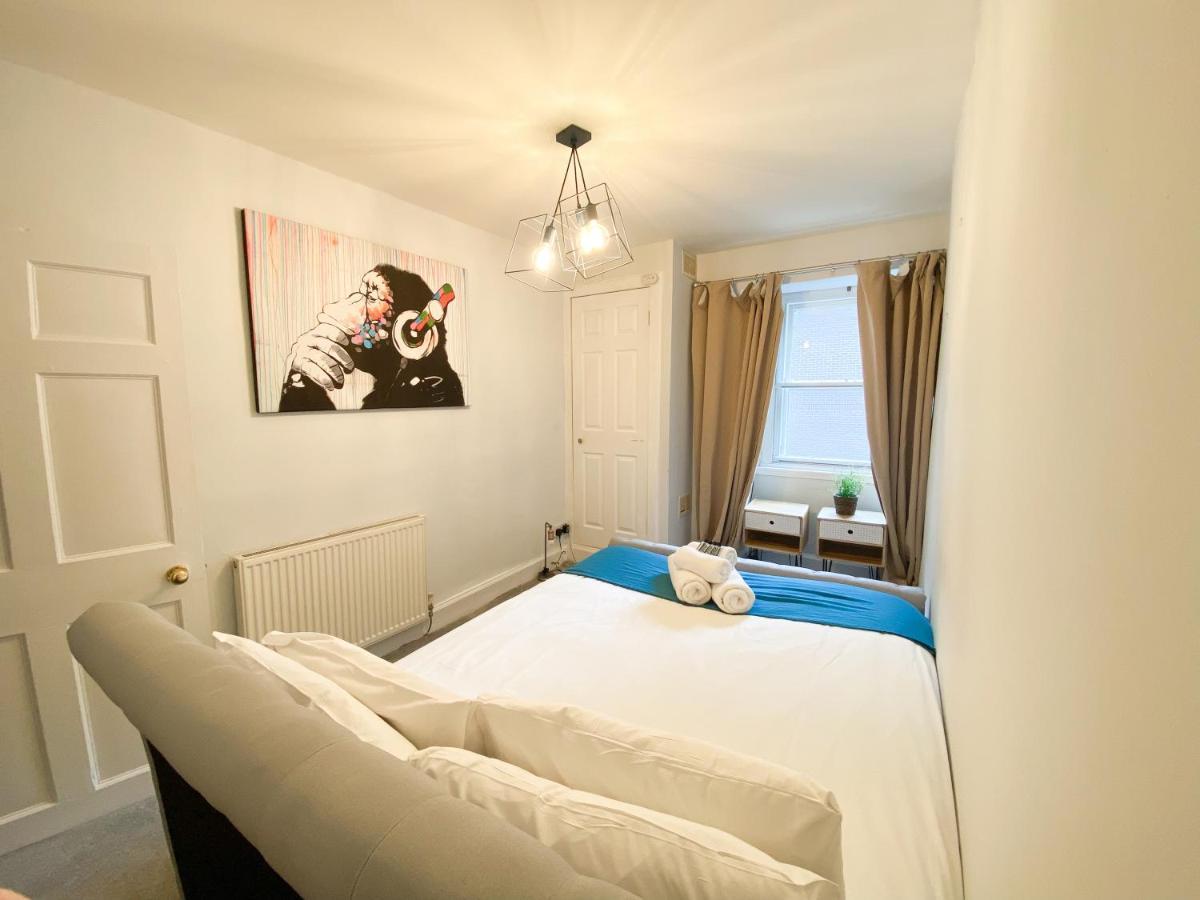 Rose Street's Hidden Treasure- 2bed Newly Refurbished * Edimburgo