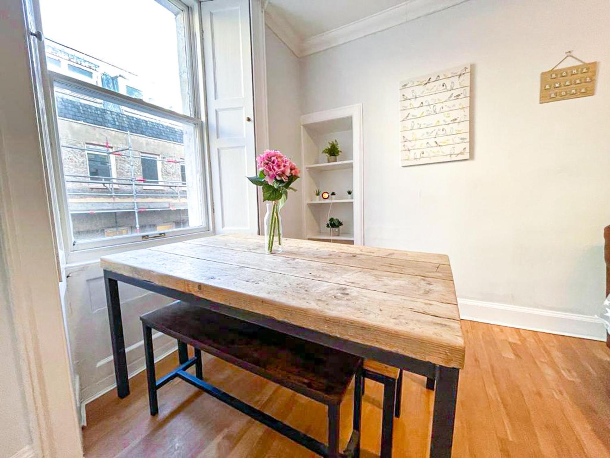 Rose Street's Hidden Treasure- 2bed Newly Refurbished Appartamento
