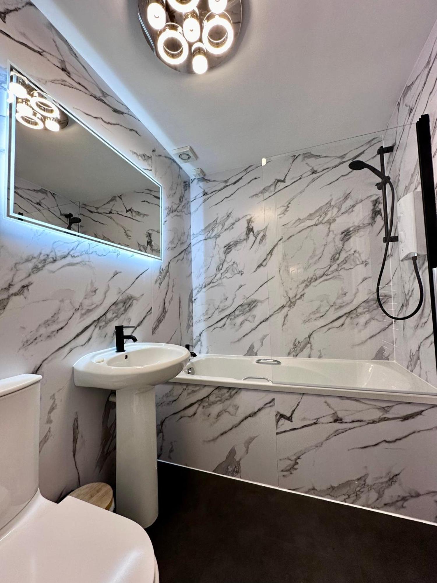 Rose Street's Hidden Treasure- 2bed Newly Refurbished Appartamento